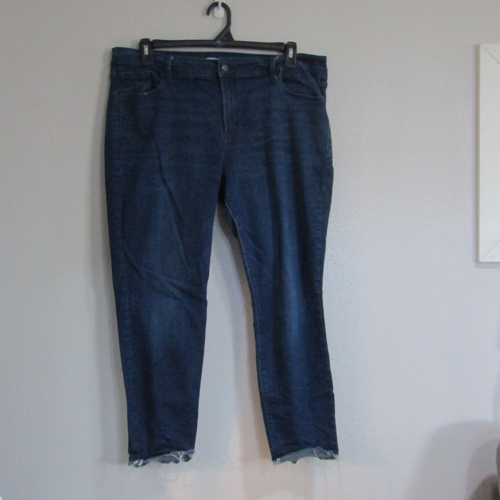 Old Navy Cropped Frayed Hem Jeans
